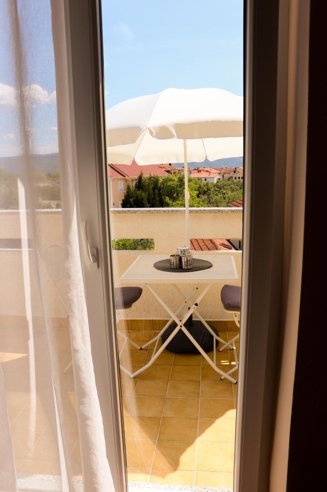 Marvil Cozy Rooms With Private Terrace And Free Parking Krk Town Exterior foto