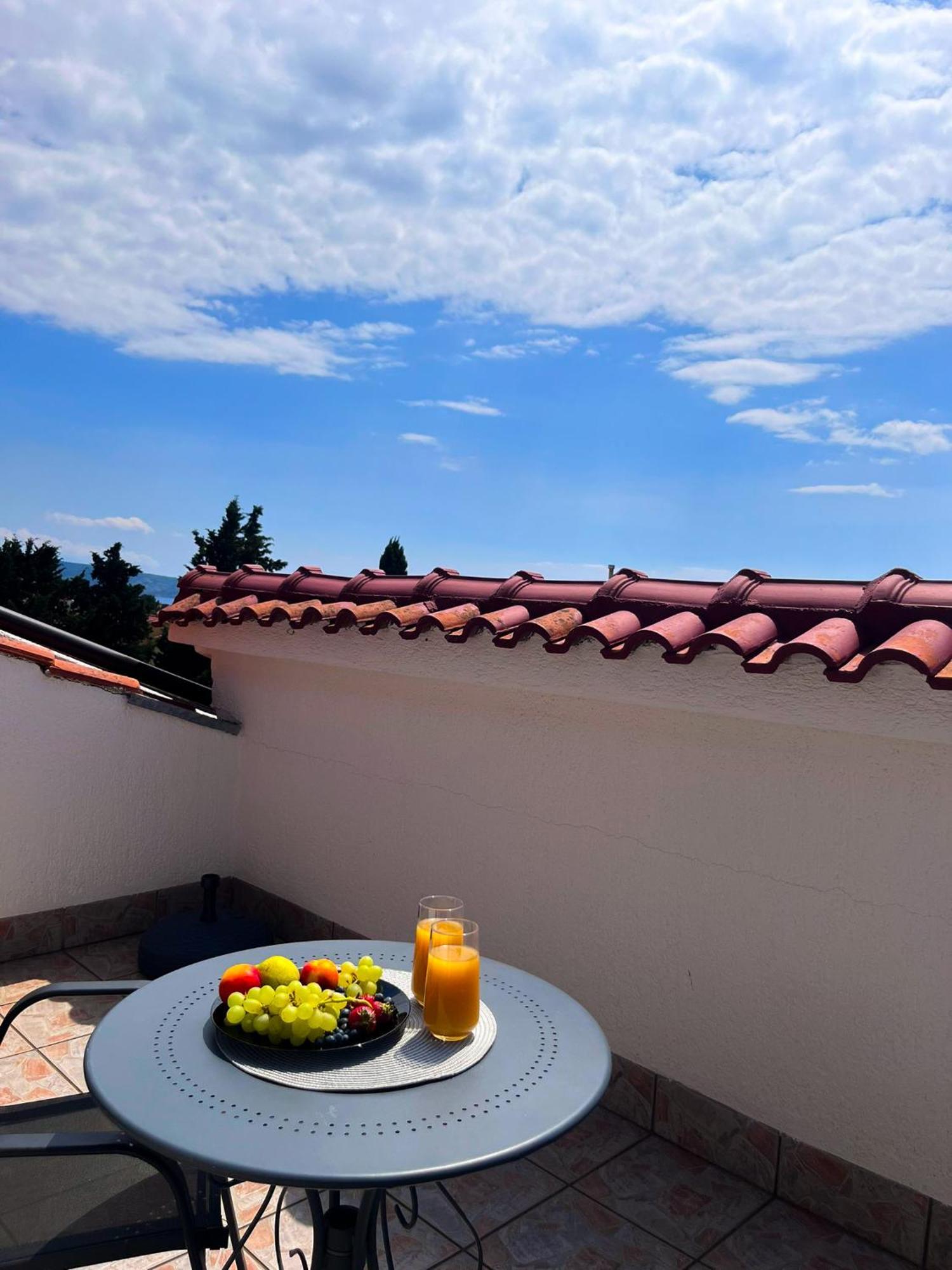 Marvil Cozy Rooms With Private Terrace And Free Parking Krk Town Exterior foto